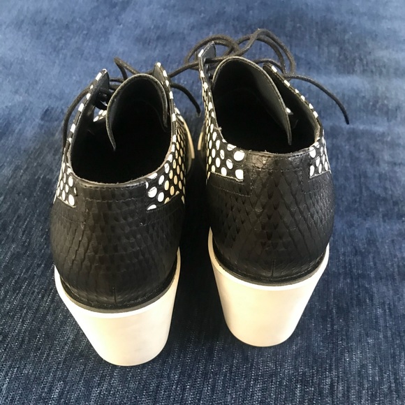 Black and White Color Block Wedges - Picture 2 of 4